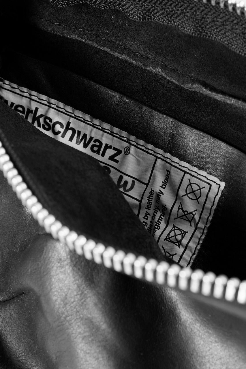 画像をギャラリービューアに読み込む, werkschwarz exclusive SHOULDER POUCH 33w / PULL UP COW LEATHER (BLACK)