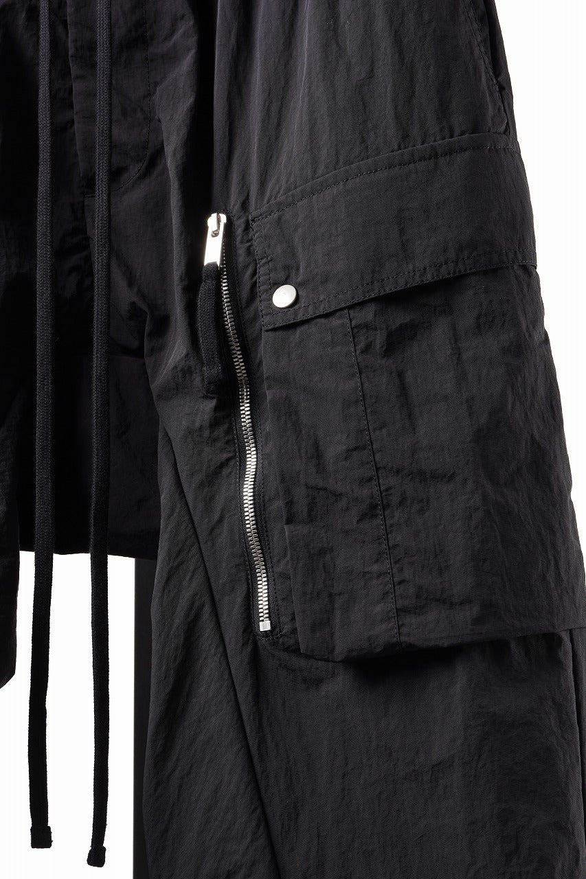 Load image into Gallery viewer, thom/krom MILITARY CARGO EASY TROUSERS / TECHNICAL CRASHED TOUCH FABRIC (BLACK)