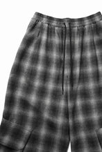 画像をギャラリービューアに読み込む, ISABEL BENENATO Virgin Wool Tartan Wide Trousers with Patch Pockets (BLACK)