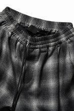 画像をギャラリービューアに読み込む, ISABEL BENENATO Virgin Wool Tartan Wide Trousers with Patch Pockets (BLACK)