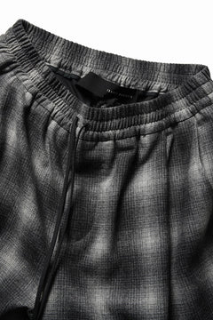 画像をギャラリービューアに読み込む, ISABEL BENENATO Virgin Wool Tartan Wide Trousers with Patch Pockets (BLACK)