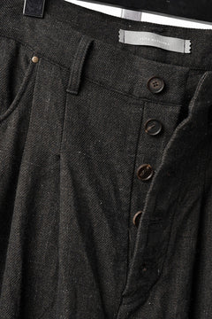 画像をギャラリービューアに読み込む, YUTA MATSUOKA curved yoke pants / mixed color kasuri (charcoal brown)
