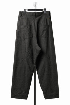 画像をギャラリービューアに読み込む, YUTA MATSUOKA curved yoke pants / mixed color kasuri (charcoal brown)