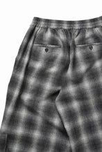 画像をギャラリービューアに読み込む, ISABEL BENENATO Virgin Wool Tartan Wide Trousers with Patch Pockets (BLACK)