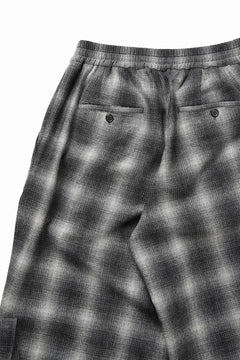 画像をギャラリービューアに読み込む, ISABEL BENENATO Virgin Wool Tartan Wide Trousers with Patch Pockets (BLACK)