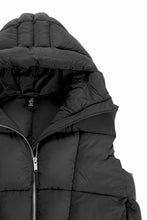 Load image into Gallery viewer, thom/krom BIG HOODIE OVERSIZED VEST / WARM PUFFER (BLACK)