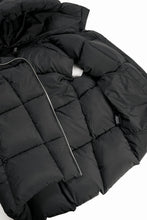 Load image into Gallery viewer, thom/krom BIG HOODIE OVERSIZED VEST / WARM PUFFER (BLACK)