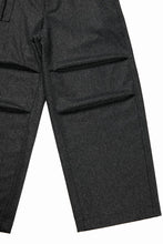 Load image into Gallery viewer, Ten c PANTALONE CARGO - TASCONATO / MILITARY WOOL FLANNEL (VEDVA NERA)