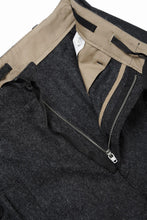Load image into Gallery viewer, Ten c PANTALONE CARGO - TASCONATO / MILITARY WOOL FLANNEL (VEDVA NERA)