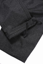 Load image into Gallery viewer, Ten c PANTALONE CARGO - TASCONATO / MILITARY WOOL FLANNEL (VEDVA NERA)