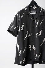 Load image into Gallery viewer, Y's for men x MASSES TE PATTERN DISCHARGE PRINT H/S SHIRT (BLACK)
