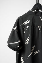 Load image into Gallery viewer, Y's for men x MASSES TE PATTERN DISCHARGE PRINT H/S SHIRT (BLACK)