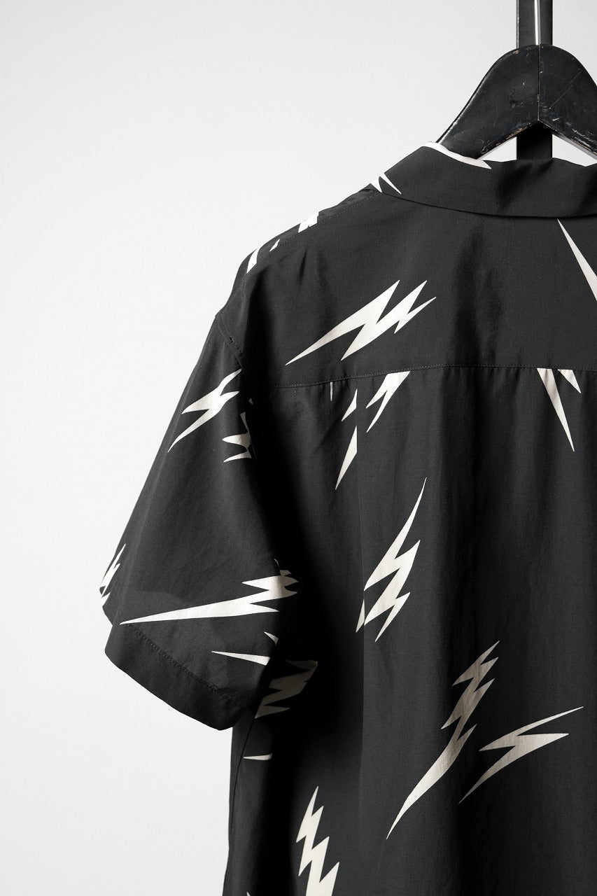Load image into Gallery viewer, Y's for men x MASSES TE PATTERN DISCHARGE PRINT H/S SHIRT (BLACK)