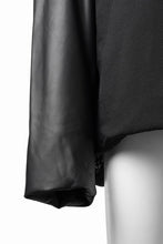 画像をギャラリービューアに読み込む, beauty : beast CONTRAST SLEEVE PADDED BLOUSON (BLACK)