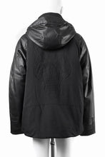 画像をギャラリービューアに読み込む, beauty : beast CONTRAST SLEEVE PADDED BLOUSON (BLACK)