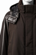 画像をギャラリービューアに読み込む, beauty : beast CONTRAST SLEEVE PADDED BLOUSON (BROWN)
