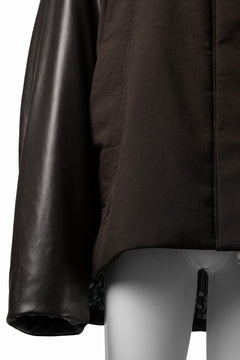 画像をギャラリービューアに読み込む, beauty : beast CONTRAST SLEEVE PADDED BLOUSON (BROWN)