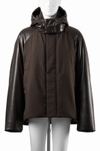 画像をギャラリービューアに読み込む, beauty : beast CONTRAST SLEEVE PADDED BLOUSON (BROWN)