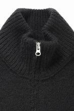 Load image into Gallery viewer, Ten c MAGLIERIA MAGLIA APERTA / BRUSHED STRETCH WOOL (NERO)