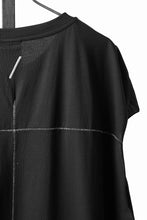 Load image into Gallery viewer, thom/krom FRENCH SLEEVE T-SHIRT / OVERSIZED FIT (BLACK)