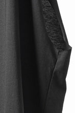 Load image into Gallery viewer, thom/krom FRENCH SLEEVE T-SHIRT / OVERSIZED FIT (BLACK)