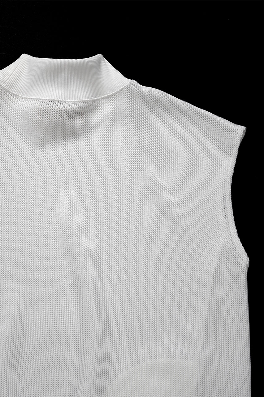 beauty : beast HIGH-NECK SLEEVELESS PULLOVER (WHITE)