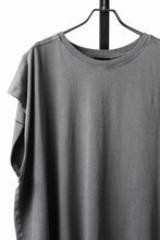 Load image into Gallery viewer, thom/krom FRENCH SLEEVE T-SHIRT / OVERSIZED FIT (DARK USED GREY)