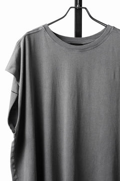 Load image into Gallery viewer, thom/krom FRENCH SLEEVE T-SHIRT / OVERSIZED FIT (DARK USED GREY)