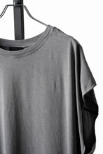 Load image into Gallery viewer, thom/krom FRENCH SLEEVE T-SHIRT / OVERSIZED FIT (DARK USED GREY)