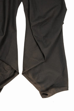 画像をギャラリービューアに読み込む, beauty : beast CROISSANT FLARE DOUBLE POCKET PANTS / PIGMENT PRINT VERSION (BROWN)