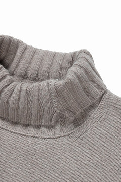 Load image into Gallery viewer, ISABEL BENENATO Cashmere Turtle Neck Sweater (PUMICE)