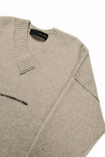 Load image into Gallery viewer, ISABEL BENENATO Yak V-neck Over Sweater with Contrast &amp; Crotch Stitching (NATURAL)
