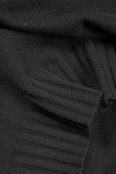 Load image into Gallery viewer, ISABEL BENENATO Cashmere Turtle Neck Sweater (BLACK)