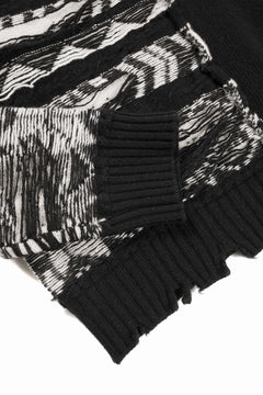 Load image into Gallery viewer, ISABEL BENENATO Reversible Crew-Neck Sweater with Virgin Wool Fancy Jacquard Work (BLACK / WHITE)
