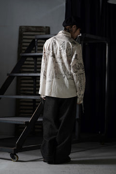 Load image into Gallery viewer, A TENTATIVE ATELIER Alvin REPLICA BIG EDGE PRINT SHIRT (NATURAL)
