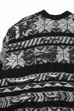 Load image into Gallery viewer, ISABEL BENENATO Reversible Crew-Neck Sweater with Virgin Wool Fancy Jacquard Work (BLACK / WHITE)