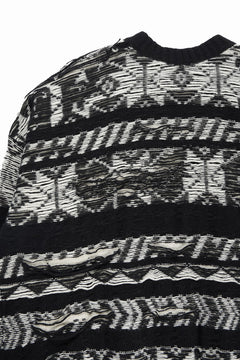 Load image into Gallery viewer, ISABEL BENENATO Reversible Crew-Neck Sweater with Virgin Wool Fancy Jacquard Work (BLACK / WHITE)