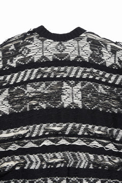 Load image into Gallery viewer, ISABEL BENENATO Reversible Crew-Neck Sweater with Virgin Wool Fancy Jacquard Work (BLACK / WHITE)