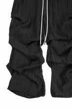 画像をギャラリービューアに読み込む, A.F ARTEFACT SHEER YO-RYU TUCK BAGGY PANTS (BLACK)