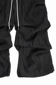 画像をギャラリービューアに読み込む, A.F ARTEFACT SHEER YO-RYU TUCK BAGGY PANTS (BLACK)