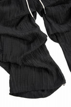画像をギャラリービューアに読み込む, A.F ARTEFACT SHEER YO-RYU TUCK BAGGY PANTS (BLACK)