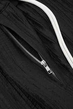 画像をギャラリービューアに読み込む, A.F ARTEFACT SHEER YO-RYU TUCK BAGGY PANTS (BLACK)