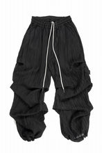 画像をギャラリービューアに読み込む, A.F ARTEFACT SHEER YO-RYU TUCK BAGGY PANTS (BLACK)