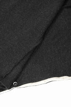 Load image into Gallery viewer, KLASICA WEARABLE BIG STOLE PONCHO / SHETLAND WOOL AMUNZEN (CARBON)