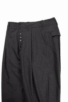 Load image into Gallery viewer, KLASICA BACK SEEM TAPERED TROUSERS / FORK NEEDLE PUNCH SUPER 100&#39;s PENCIL STRIPE (IRON BROWN STRIPES)