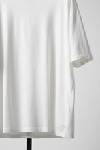Load image into Gallery viewer, thom/krom ROUND NECK T-SHIRT / RELAXED FIT (OFF WHITE)