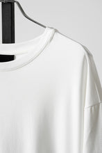 Load image into Gallery viewer, thom/krom ROUND NECK T-SHIRT / RELAXED FIT (OFF WHITE)