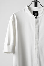 画像をギャラリービューアに読み込む, thom/krom STAND UP COLLAR T-SHIRT / STRETCH COTTON JERSEY (CREAM)