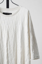 画像をギャラリービューアに読み込む, A.F ARTEFACT GRADIENT PLAID PATTERN DOLMAN TEE (CREAM)