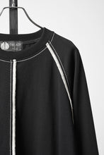 Load image into Gallery viewer, OBLADI RAGLAN LONG-SLEEVE T-SHIRT WIDTH BEIGE OVERLOCK STITCHING (BLACK)